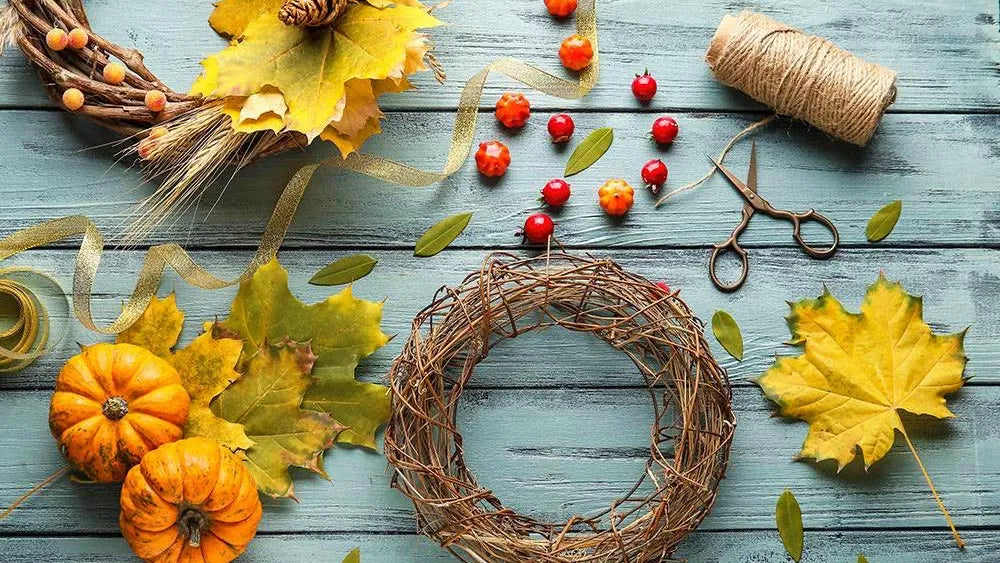 DIY Outdoor Decorations with Leaves & Lanterns | SUNJOY Creative Outdoor Guide