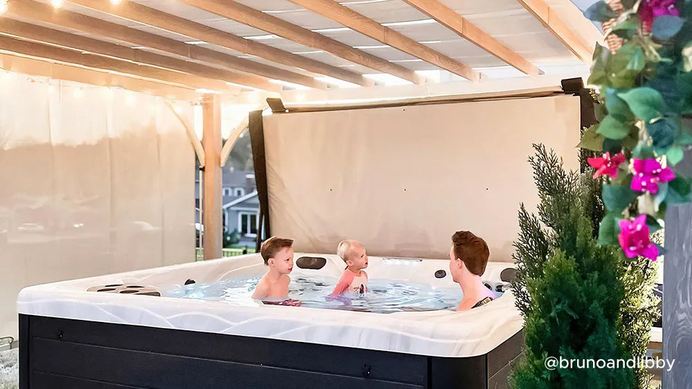 What Is the Difference Between a Canopy and a Pergola? 